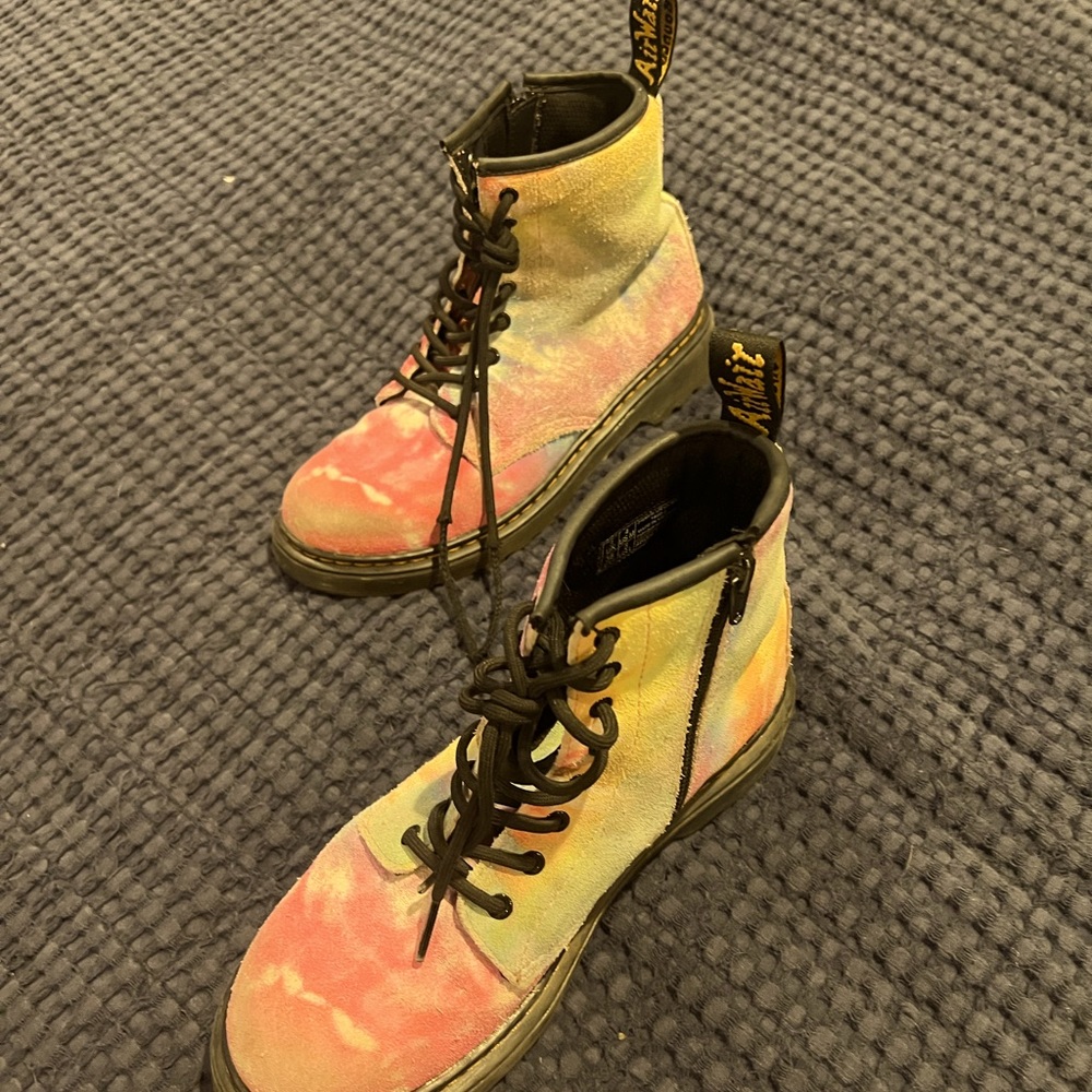 Tie dye suede Dr. Marten kids US L 5/Eu 36/UK 3